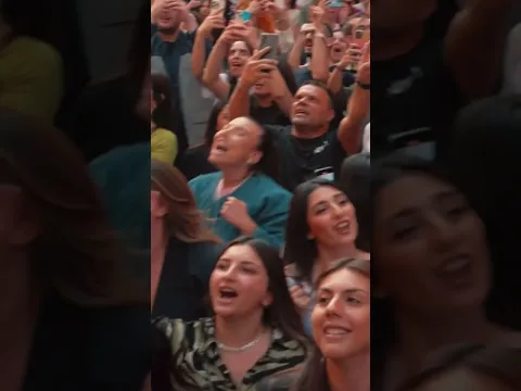 È stato bellissimo guardare per la prima volta il video di FEMME FATALE insieme a voi ❤️🍓 #shorts