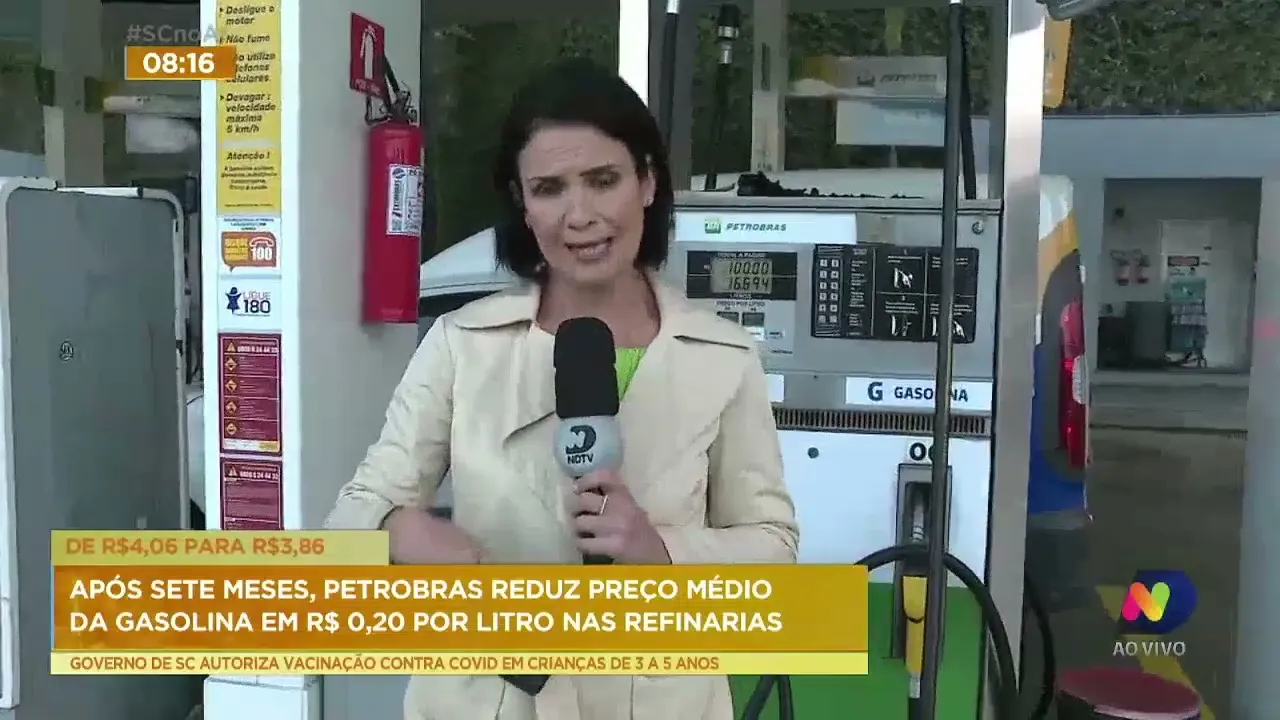 Após sete meses, Petrobras reduz preço médio da gasolina em R$ 0,20 por litro nas refinarias