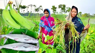 মাঠ থেকে কচুর লতি তুলে রান্না সাথে কাঁচ কলার মুইঠ্যা, আড় মাছের তেলঝাল একদম গ্রামের রান্না