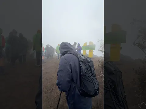 Tiba-tiba di terjang badai di atas gunung