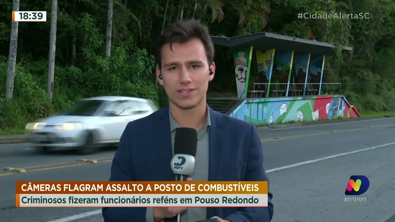 Assaltantes fazem funcionários reféns durante assalto no posto de combustível