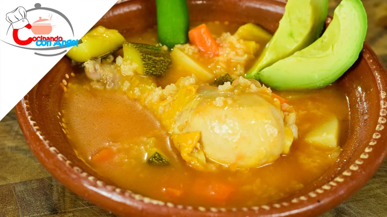 Caldo de Pollo Ranchero Calientito