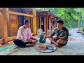 Download Lagu Husband and wife love is strong: Pick small bamboo shoots and cook a nutritious meal