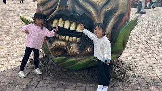 NiaNova Twins อุ้ยทุกคนน ที่จัดงานฮาโลวีนด้วยหรอ 🇺🇸& Family กำลังถ่ายทอดสด!