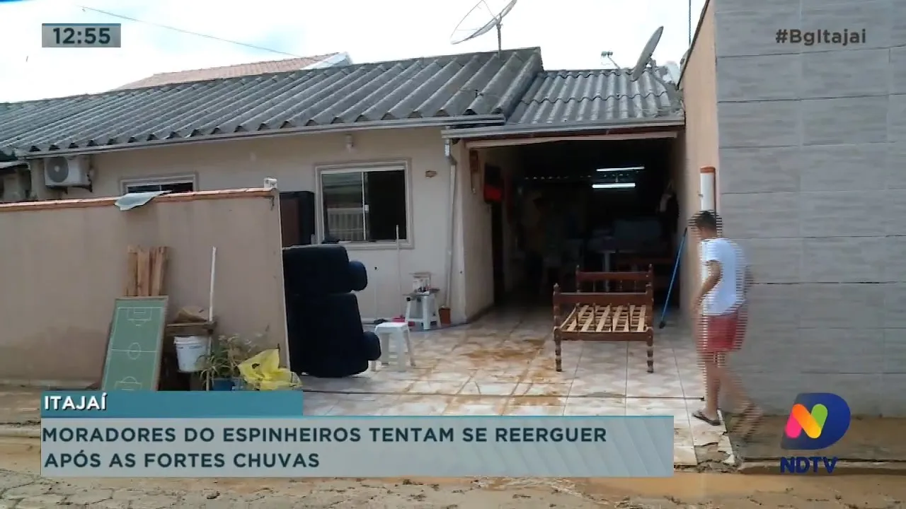 Famílias atingidas pelas chuvas continuam no abrigo, e moradores contabilizam os prejuízos