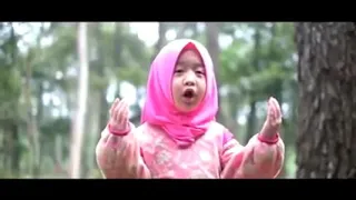 طفلة تنشد قمر سيدنا النبي قمر 