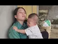 Download Lagu To make a living, a single mother took her child away from home to look for scrap to make ends meet.