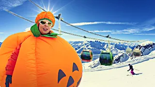HALLOWEEN PRANK: 🎃 ESSAIE DE NE PAS RIRE DEVANT LA CITROUILLE QUI FAIT DU SKI  - VLOG DEMOJOUETS