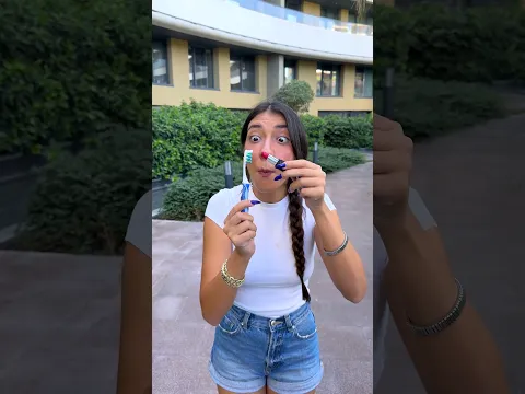 kız kardeşim ruj sürmek istediğinde 💄😂