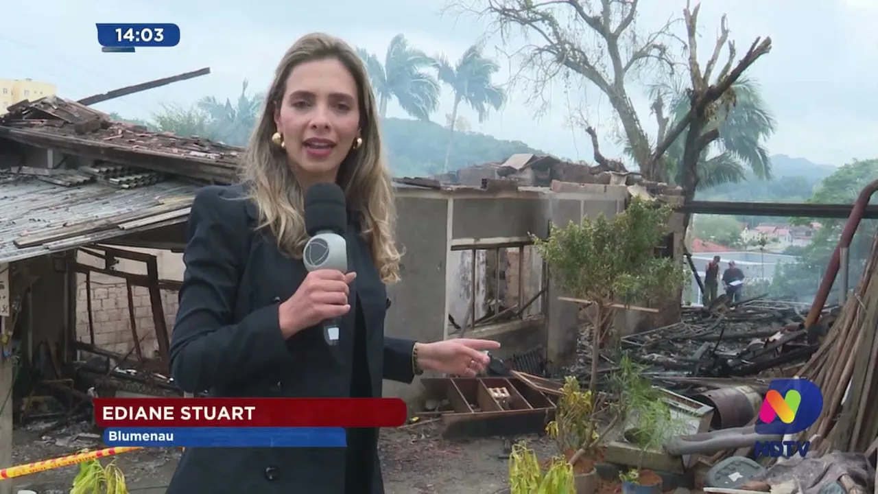 Incêndio: casa de idoso é destruída pelas chamas no bairro Fortaleza