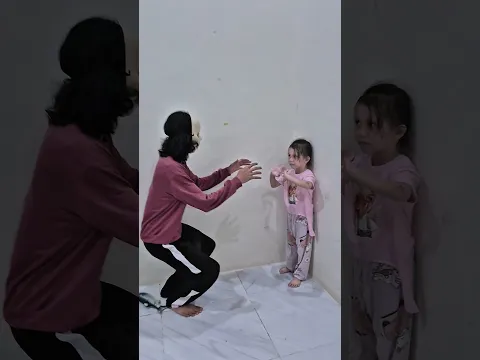 makanya jangan pake topeng hantu, kan temennya jadi takut😀