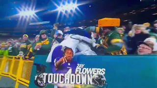 Neckbeard Packers fan and probably Reddit moderator throws a girl punch at a Ravens player