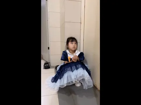善良的人始终被温柔对待，为这个小女孩点赞#喜爱度激励计划 #快成长计划 #潮流生活成长之星 #老铁家的宝藏萌娃