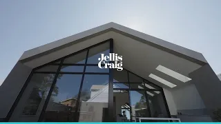 https://i.ytimg.com/vi_webp/MWFMg25a5bs/mqdefault.webp