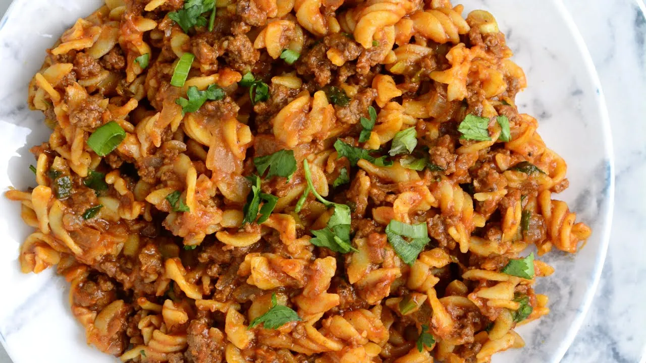 Quick & Easy Ground Beef Tomato Pasta Recipe - Meat sauce in less than 30 minutes