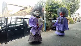 ondel ondel baju ungu 