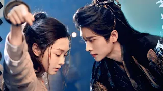 بنت كيوت بيتنمروا عليها مفكرينها مجنونه بس بتفاجئهم بقوتها وبتقدر توقع ملك الشياطين فى حبها ملخص مسل 