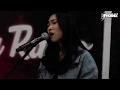 ISYANA MERINDING NYANYIIN LAGU LEMBARAN BUKU (LIVE ON RADIO)