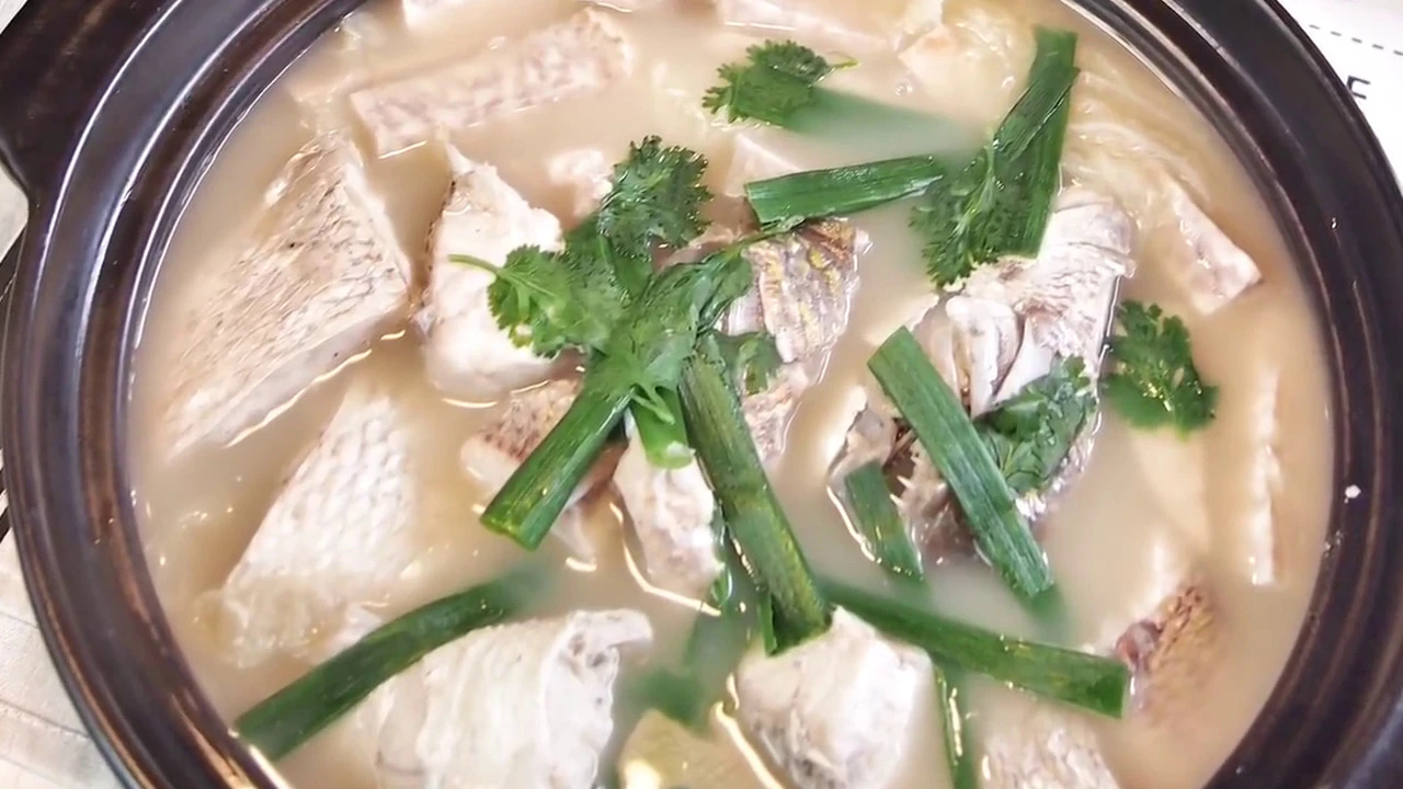 How to cook No Milk Singapore Fish Head Steamboat  Singapore Food Recipe   Chinese Fish Recipe