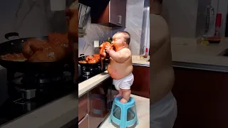 قنصتني الشوكلاته طفل رضيع جوعان دندنها