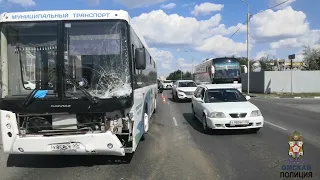 В Омске на Левобережье в ДТП с автобусом и легковушкой пострадали шесть человек