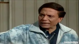 بتحبيني يا هدى عادل إمام في مشهد من مسرحية الواد سيد الشغال 1985 م 