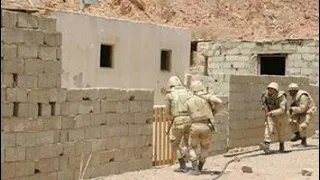 شاهد مطاردة الجيش الارهابيين لحظة مداهمة قوات الأمن إرهابيين متورطين في مهاجمة أحد الأكمنة بالعريش 