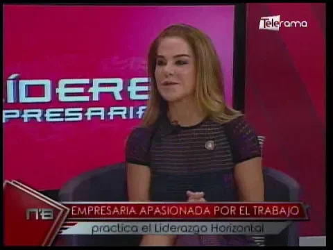 Líderes Empresariales: Empresaria apasionada por el trabajo practica el Liderazgo Horizontal