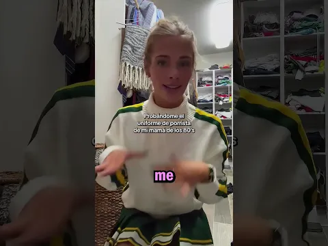 Esta Chica se Probó el Uniforme de Porrista de su Mamá!