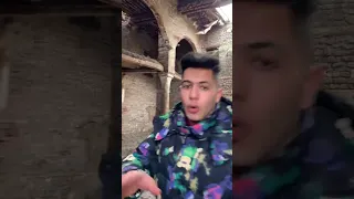 مسكت خفاش صغير من وكر الخفافيش المرعبه 