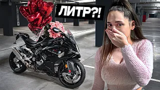 Подарил девушке новичку BMW S1000RR 😱 ЕЁ РЕАКЦИЯ на мотоцикл