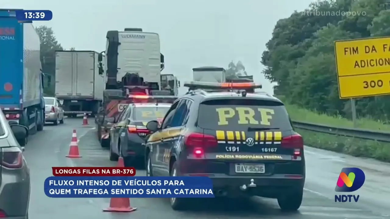 Longas filas na BR-376: fluxo intenso de veículos para quem trafega sentido Santa Catarina