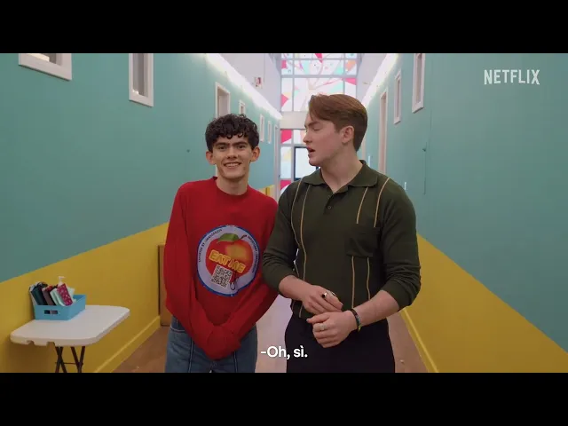 Heartstopper | Stagione 2 | Featurette 'Kit Connor e Joe Locke scoprono la scuola'