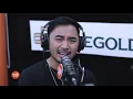 Mark Carpio performs “Ikaw Pa Lang” LIVE on Wish 107.5 Bus