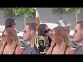 Download Lagu Hande Ercel en Kerem Bursin woonden samen de begrafenis bij