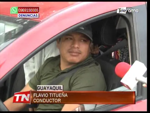 Caos vehicular por daño de tubería de agua