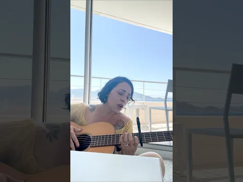 Me di una escapadita al mar y aproveche para cantarles “Falta de Respeto”  🌊🤍✨