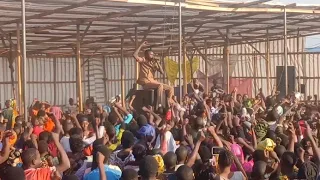 MAELFU YA WATU WABARIKIWA NA WIMBO WA KIBABE NI MOTO