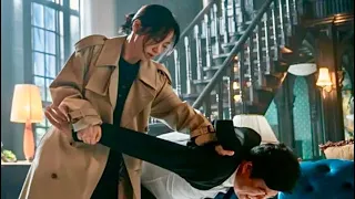 بنت فقيرة بيتجوزها راجل غنى قد أبوها وبيعينها حارسته عشان تحميه من عياله اللى طمعانين فى ثروته 