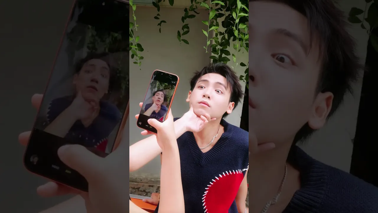 Taking a "secret" photo out in the open! 😂 📸 📱 #taihoa #funny #shorts poster