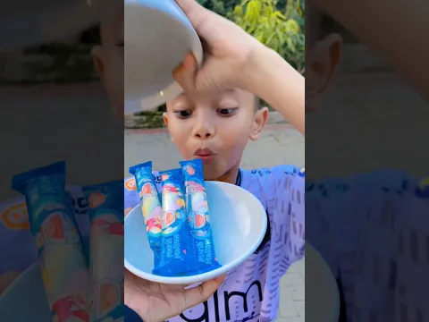 Wah ada marsmelow di kasih toping jadi enak