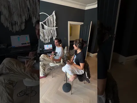Back in the bedroom with Oscar 🫶🏽