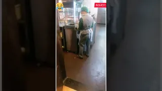 فظيحة في احد المطاعم تجليخ الرجاء عدم دخول الرجال 