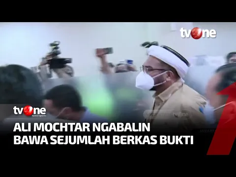 Didampingi Pengacara, Ngabalin Bawa Berkas Bukti Datangi Bareskrim