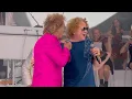 Download Lagu Rod Steward with Mick Hucknall performamce at Glastonbury 2025 Festival, Sir Rod Stewart Hucknall