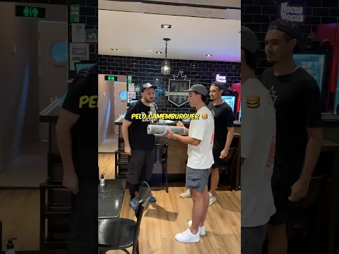 Tentei TROCAR um TAPETE pelo MELHOR HAMBÚRGUER do BRASIL!? 🤔