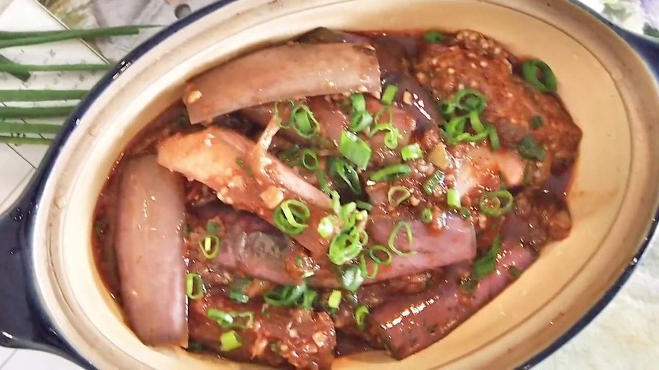 Super Easy Chinese Style Spicy Garlic Eggplant 