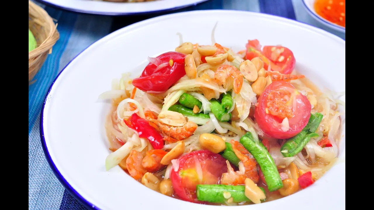 Thai Papaya Salad (Thai Food) - Som Tam Thai 