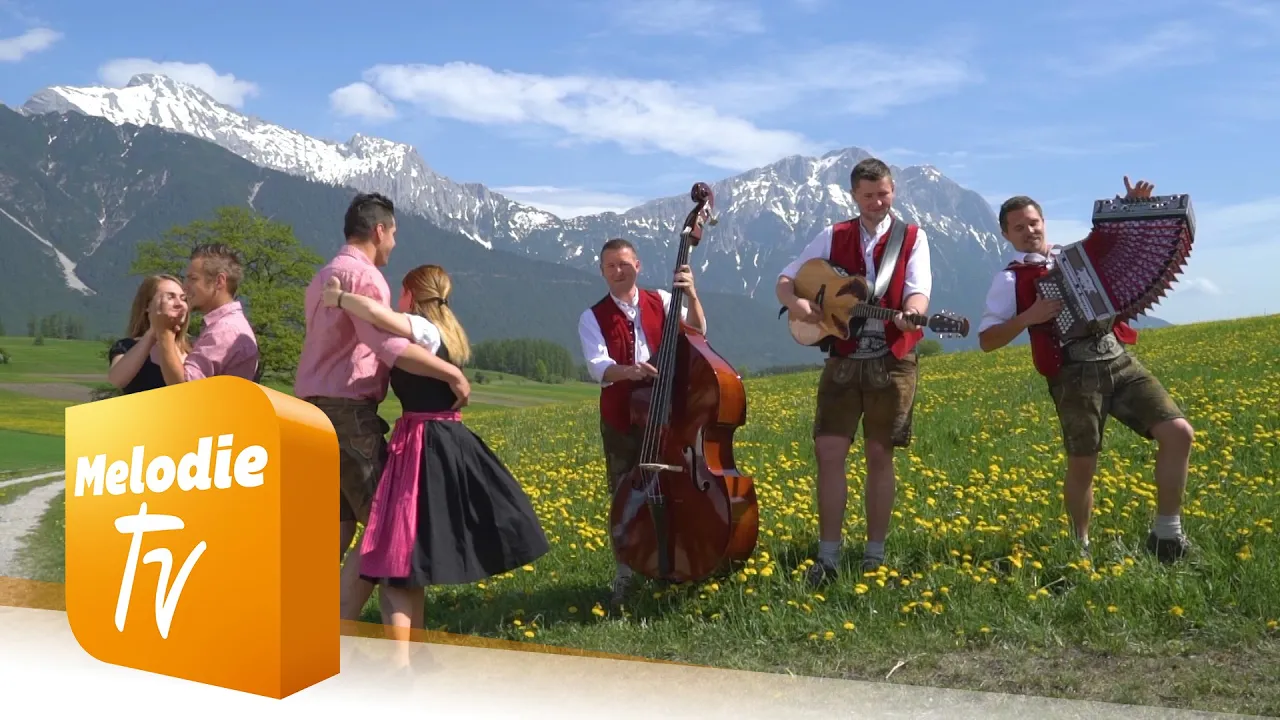 JUHE aus Tirol - Iatz geht's schneidig auf (Offizielles Musikvideo) JUHE aus Tirol - Iatz geht's schneidig auf (Offizielles Musikvideo)