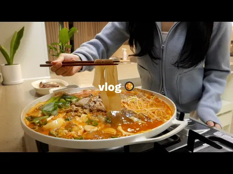 Download MP3 vlog | 삼시세끼 집밥 🍚 얼큰한 곱창 전골, 대파 듬뿍 넣은 닭개장 🧀 등갈비 치즈 구이, 당근 김밥, 토마토 마리네이드, 초간단 겉절이, 벚꽃 구경하며 보낸 신혼 부부 일상